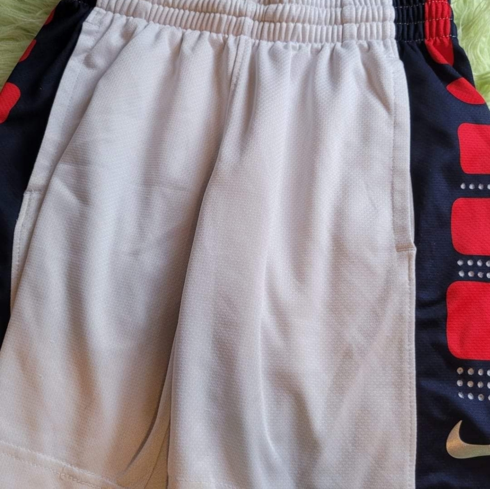 Boys xs shorts braves colors